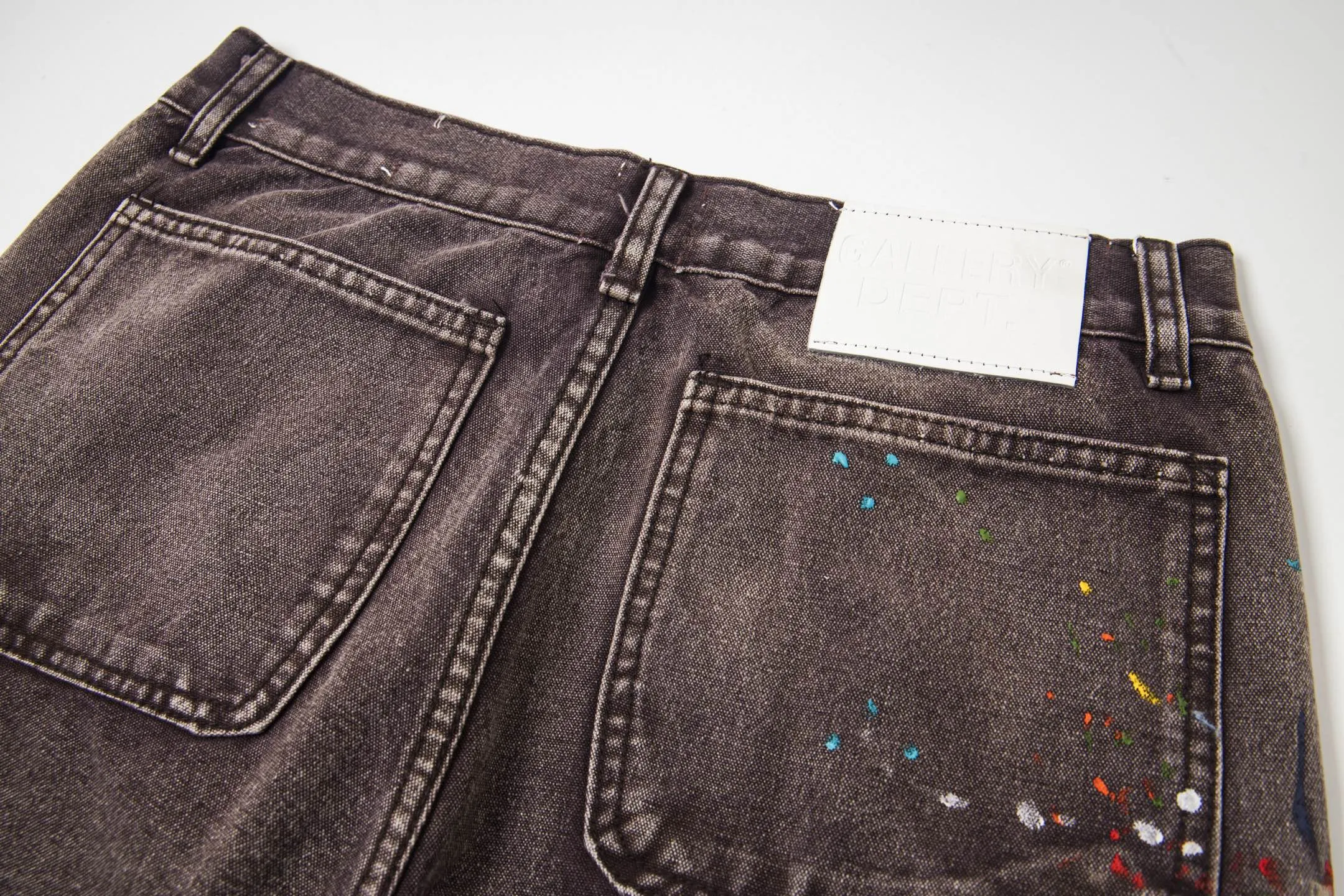 #8175 P250💰 GALLERY DEPT American retro splash-ink splicing micro-horn logging overalls raw-edged jeans - Original purchase and pattern making to truly restore the ultimate texture of Vintage - Original hardware accessories, washed and other elevators, QR code analysis are all purchased from the original factory, high degree of restoration, welcome to compare with a certain product ~ - Three-dimensional version Loose and comfortable, not picky about the figure, taller and slimmer, factory Seiko, original factory quality control, same style for men and women, can be matched with couples Versatile recommendation: must-have jeans for all seasons Size: S-XXL (28-36)